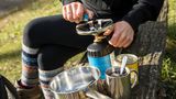 Kleine Gaskocher sind eine grandiose Erfindung für die Campingküche. Leider sind sie in der Regel schneller leer, als man dachte. Eine Reservekartusche sollte stets ins Gepäck.