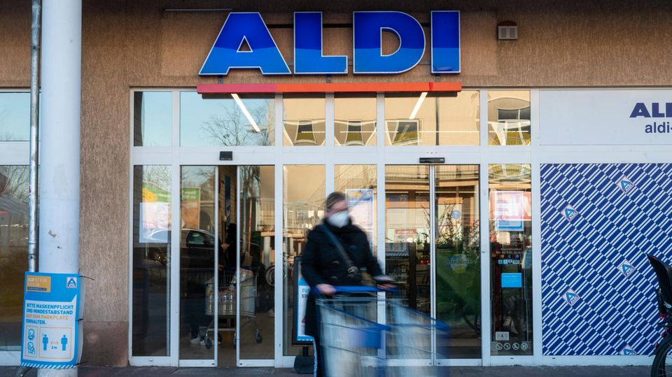 Einkaufen Bei Aldi Wird Teurer – Preise Für Hunderte Produkte Steigen ...