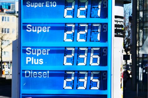 Der Anblick, den Autofahrer fürchten: Spritpreise an deutschen Tankstellen
