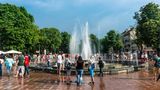 Lwiw. Brunnen vor der Oper.