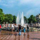 Lwiw. Brunnen vor der Oper.