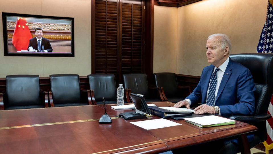 Joe Biden, Präsident der USA, spricht mit Xi Jinping, Präsident von China