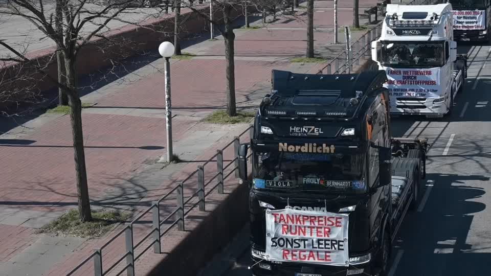 Video: LKW-Demo gegen hohe Kraftstoffpreise Video: LKW-Demo gegen hohe Kraftstoffpreise