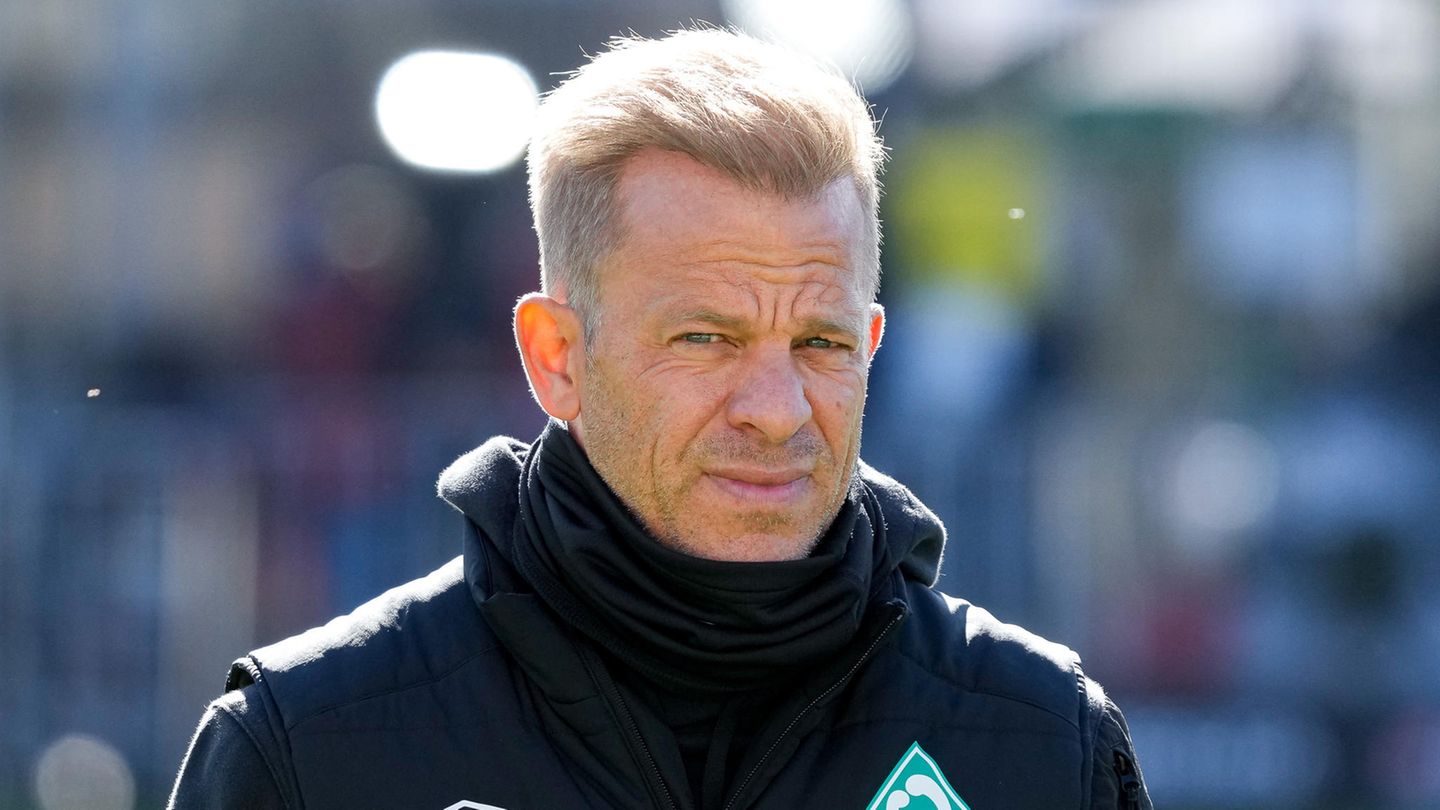 Markus Anfang in Sportkleidung, er blickt ernst