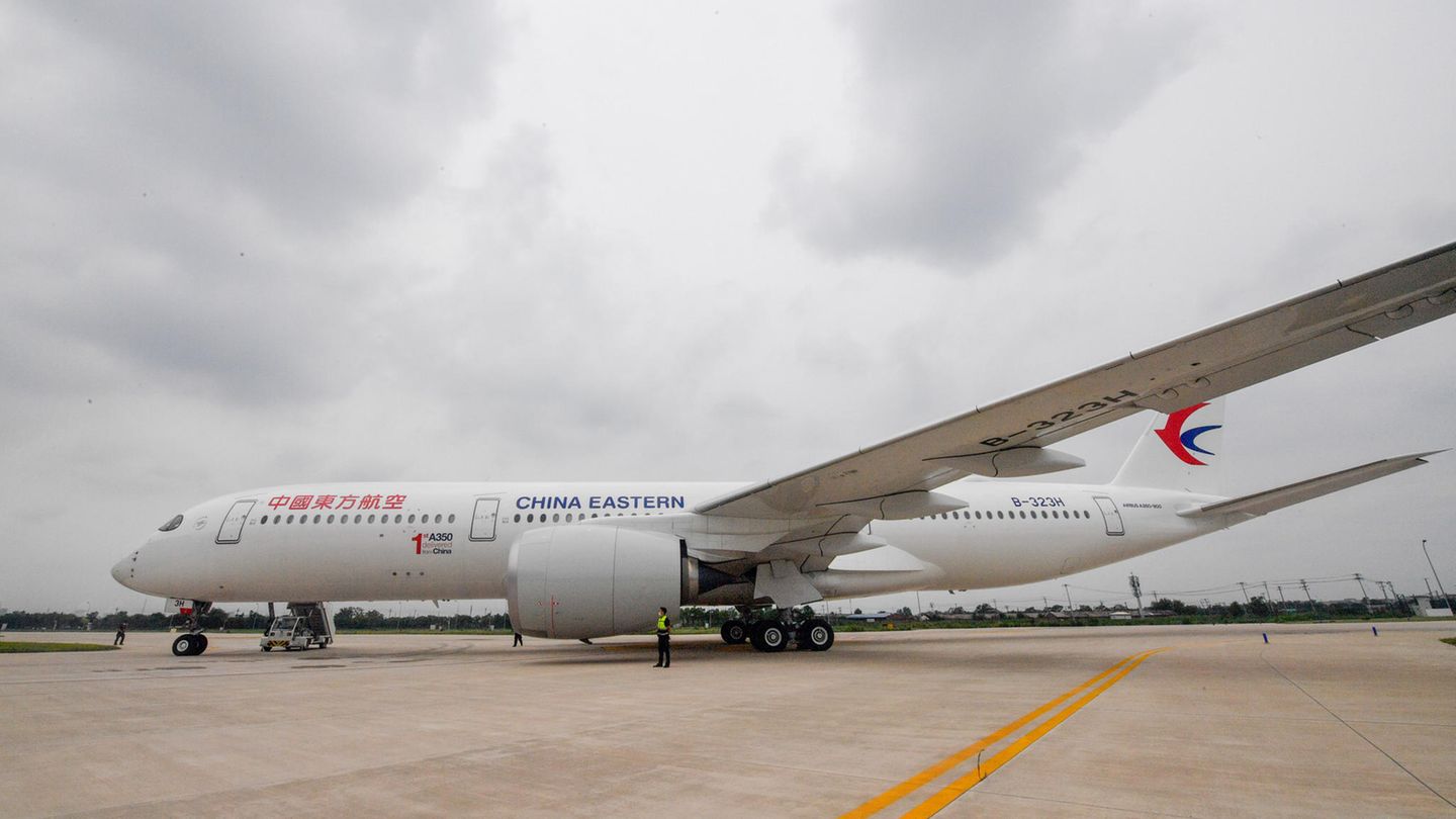 Ein Airbus A350 der Fluggesellschaft China Eastern Airlines