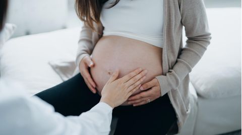 Eine schwangere beim Arzt