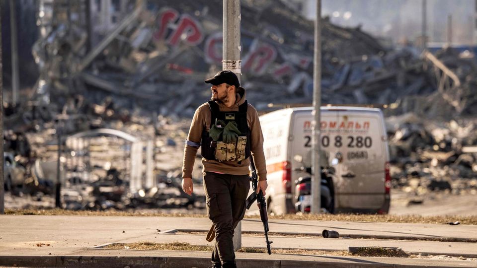 Ukraine: Russische Streitkräfte zerstören Einkaufszentrum