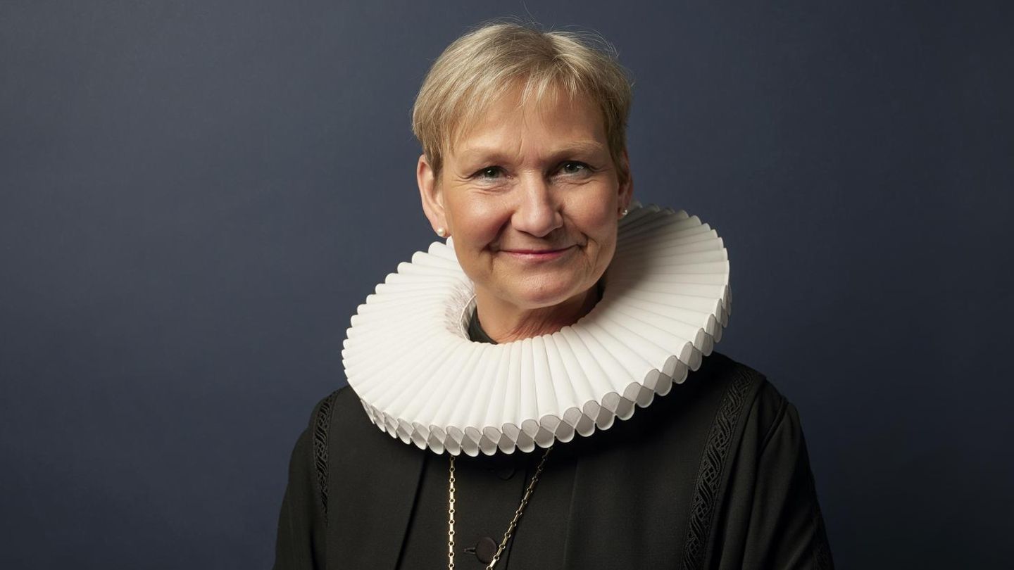 Kirsten Fehrs in ihrer Bischöfinnen-Gewand