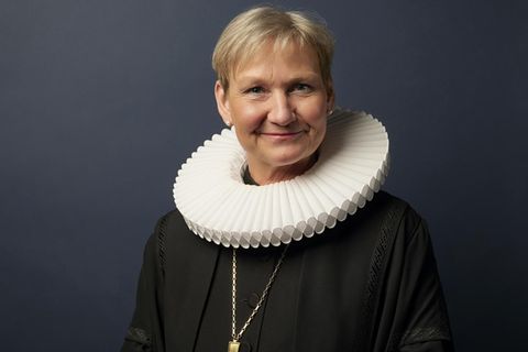 Kirsten Fehrs in ihrer Bischöfinnen-Gewand