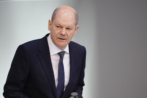 Bundeskanzler Olaf Scholz (SPD), spricht in der Generaldebatte im Plenum im Bundestag