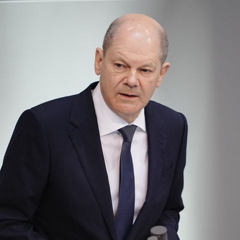 Bundeskanzler Olaf Scholz (SPD), spricht in der Generaldebatte im Plenum im Bundestag