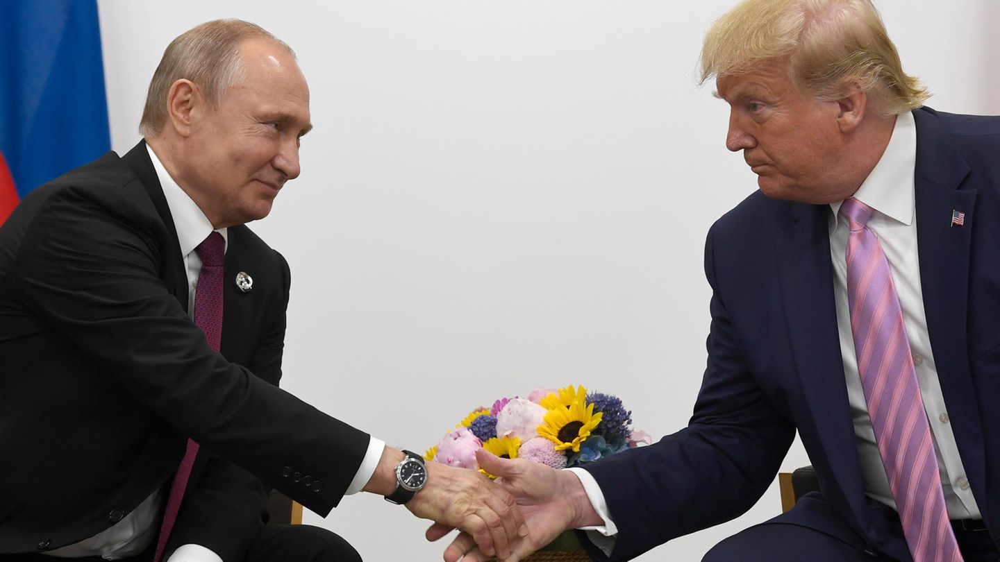 Wladimir Putin und Donald Trump Handshake Osaka 2019 G20