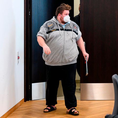 Rainer Winkler alias Drachenlord betritt den Gerichtssaal