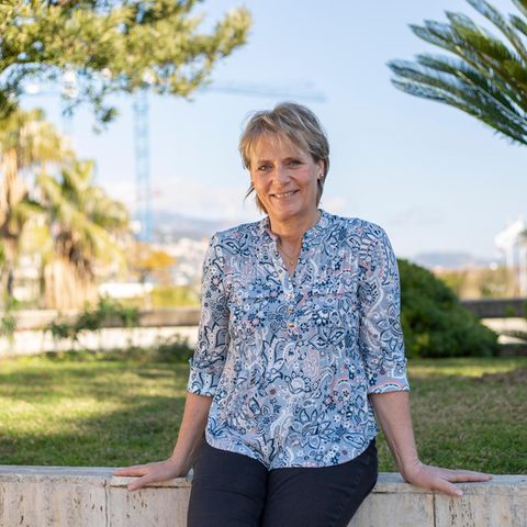 VOE STERN 13/2022 Nachfrage Jutta Kleinschmidt (FINAL) >> Jutta Kleinschmidt  German competitor in offroad motor sports and the first and only woman to have won the Paris Dakar Rally (2001)  poses for the photographer  Monte Carlo  Monaco  24 January 2022