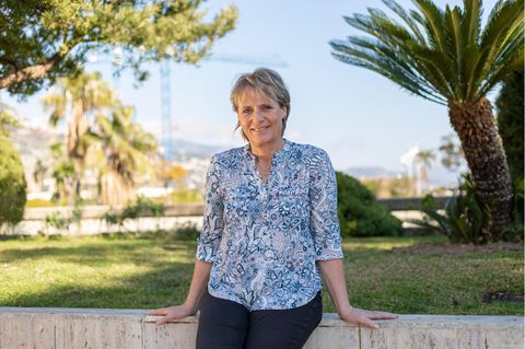 VOE STERN 13/2022 Nachfrage Jutta Kleinschmidt (FINAL) >> Jutta Kleinschmidt  German competitor in offroad motor sports and the first and only woman to have won the Paris Dakar Rally (2001)  poses for the photographer  Monte Carlo  Monaco  24 January 2022