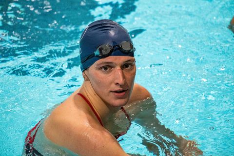 Lia Thomas im Pool
