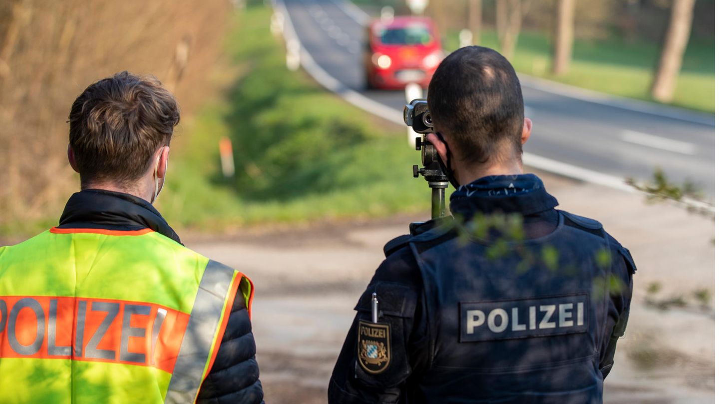 Geschwindigkeitskontrolle der Polizei beim bayernweiten Blitzmarathons 2021