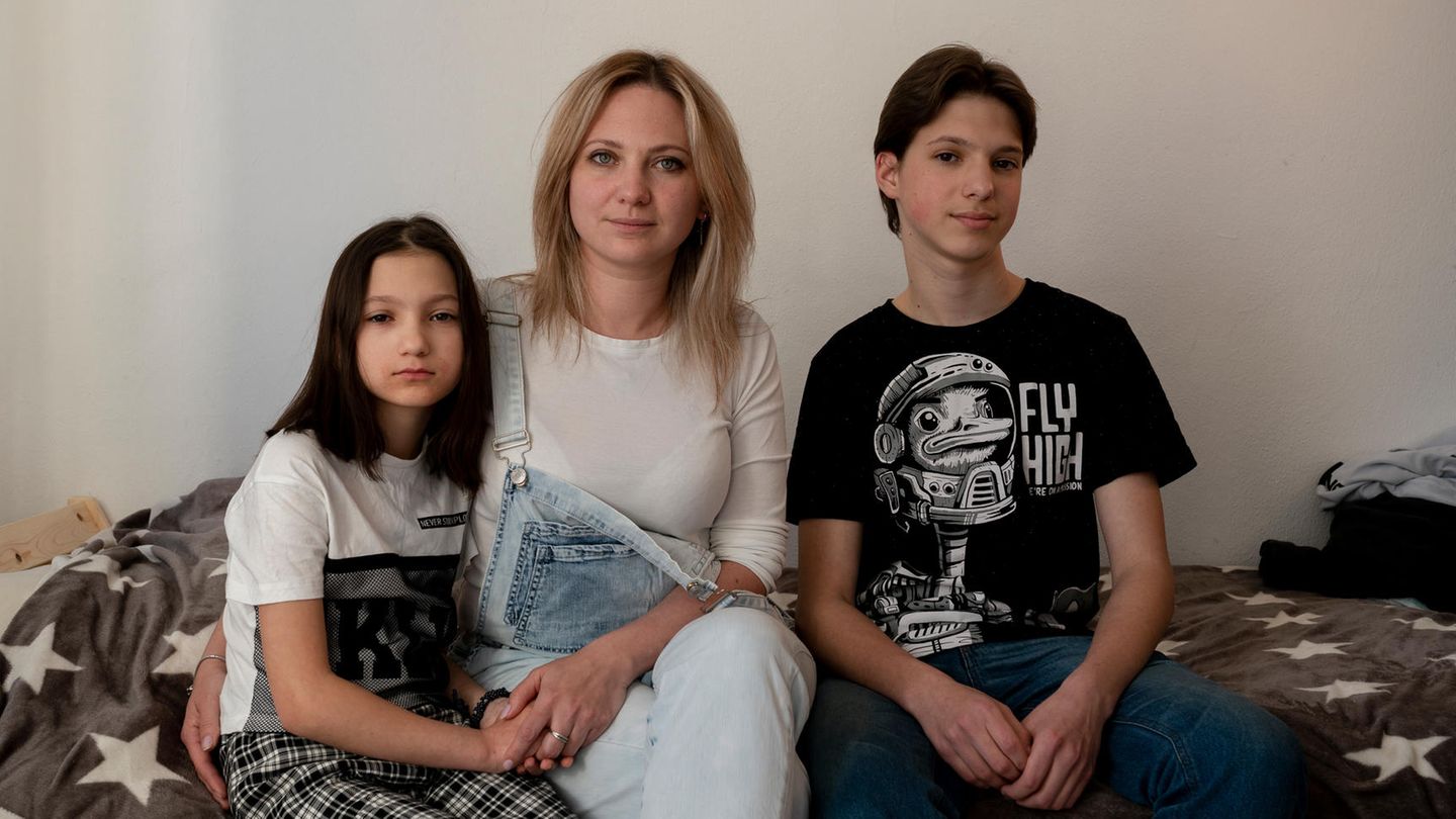 Ekaterina mit Tochter Kira und Sohn Danylo Ekaterina mit Tochter Kira und Sohn Danylo