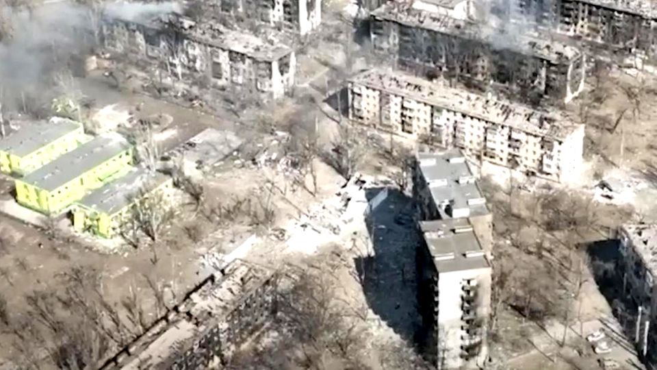 Ukraine-Krieg: Drohnen-Videos zeigen zerstörtes Mariupol