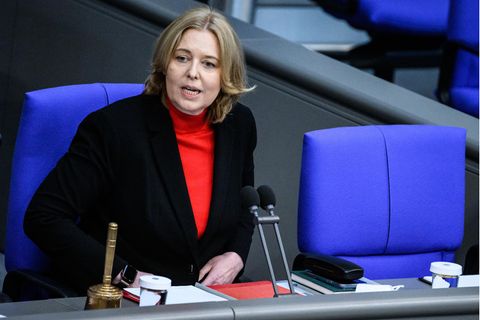 Bundestagspräsidentin Bärbel Bas eröffnet die Plenarsitzung im Deutschen Bundestag