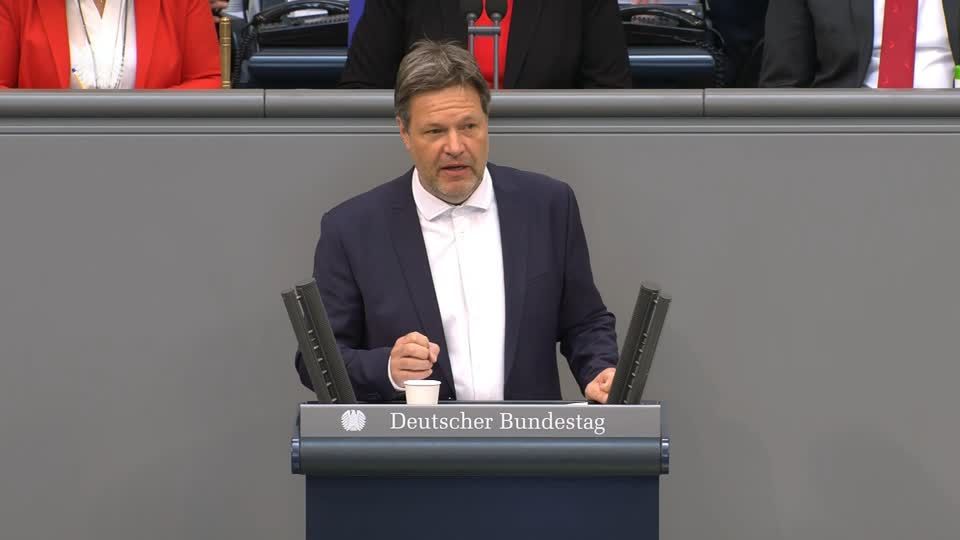 Video: Habeck: "Wer darum kämpft, sich von den fossilen Energien freizumachen, der kämpft für die Freiheit" Video: Habeck: "Wer darum kämpft, sich von den fossilen Energien freizumachen, der kämpft für die Freiheit"