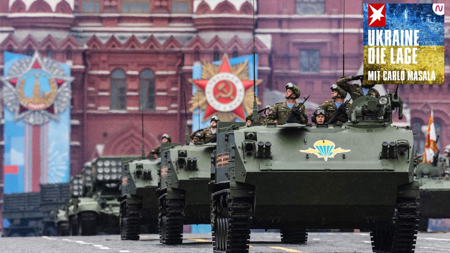 Russische Panzer auf dem Roten Platz in Moskau