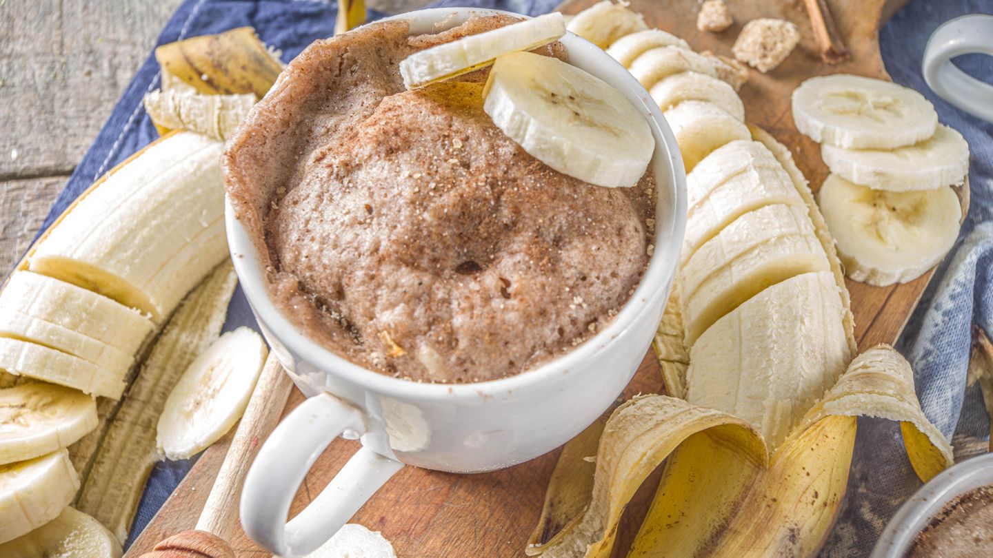 Bananenbrot in einer Tasse lässt sich mit einem einfachen Rezept in fünf Minuten zubereiten