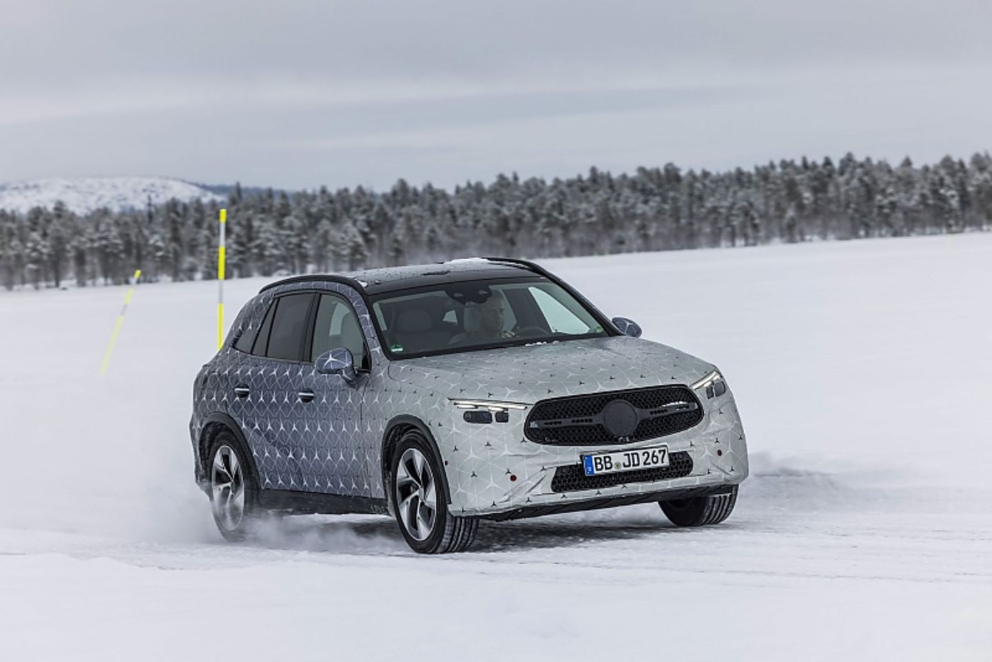 Mit dem Mercedes GLC X254 lassen sich sogar Drifts hinlegen