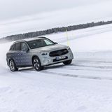 Durch die mitlenkenden Hinterräder verringert sich der Wendekreis um einen Meter von 11,8 Meter auf 10,8 Meter