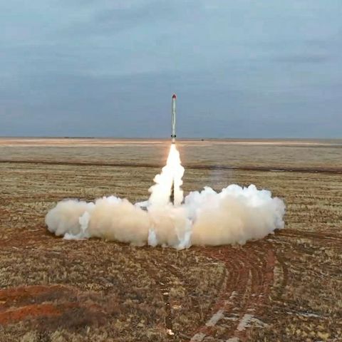 Dieses Videostandbild zeigt eine russische Iskander-K-Rakete, die während einer Militärübung abgeschossen wird