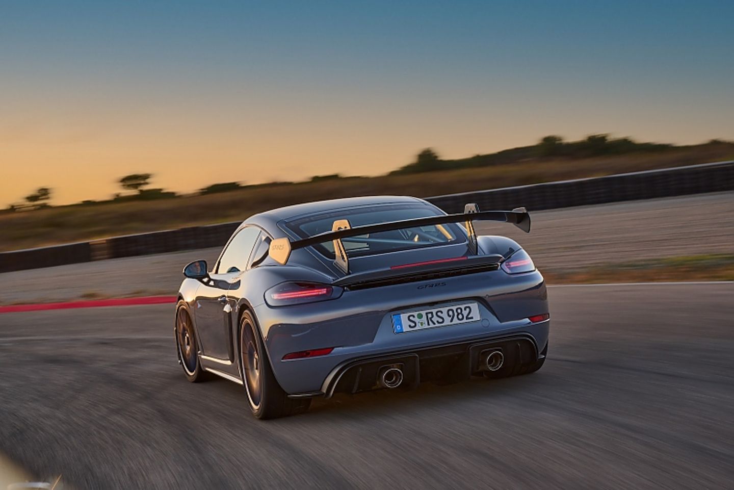 Porsche 718 Cayman GT4 RS