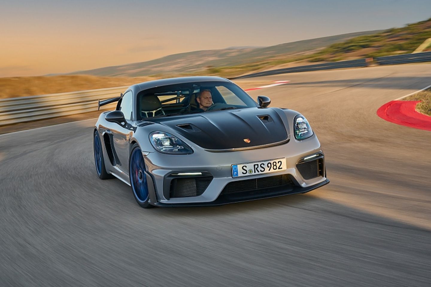 Porsche 718 Cayman GT4 RS