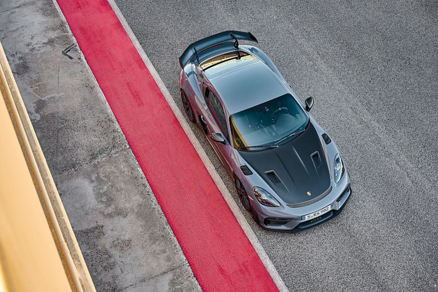 Porsche 718 Cayman GT4 RS