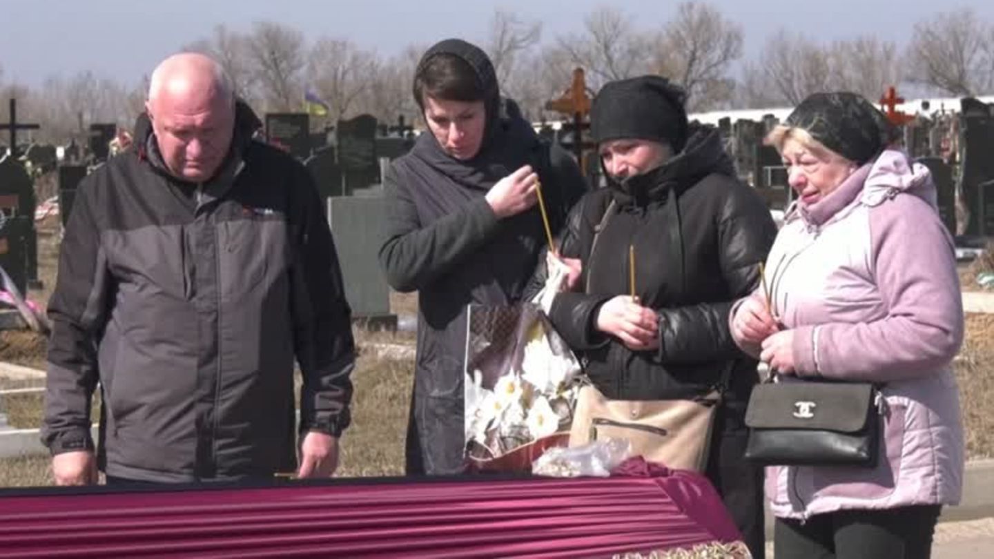 Ukraine war: concentration camp survivor Boris Romantschenko buried in Kharkiv