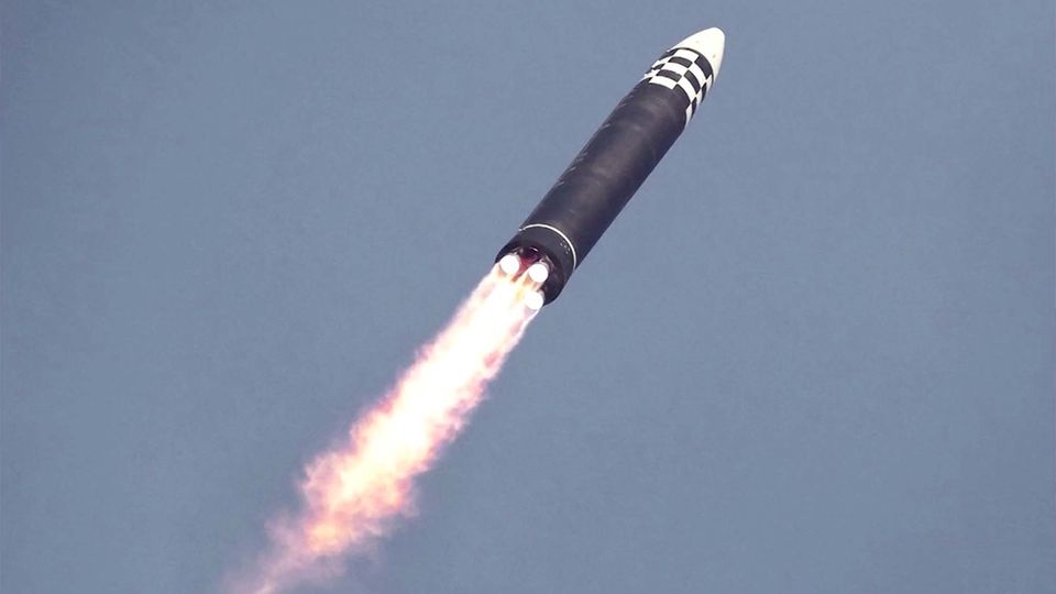 Japanisches Meer: Nordkorea bestätigt Test mit neuartiger Interkontinentalrakete