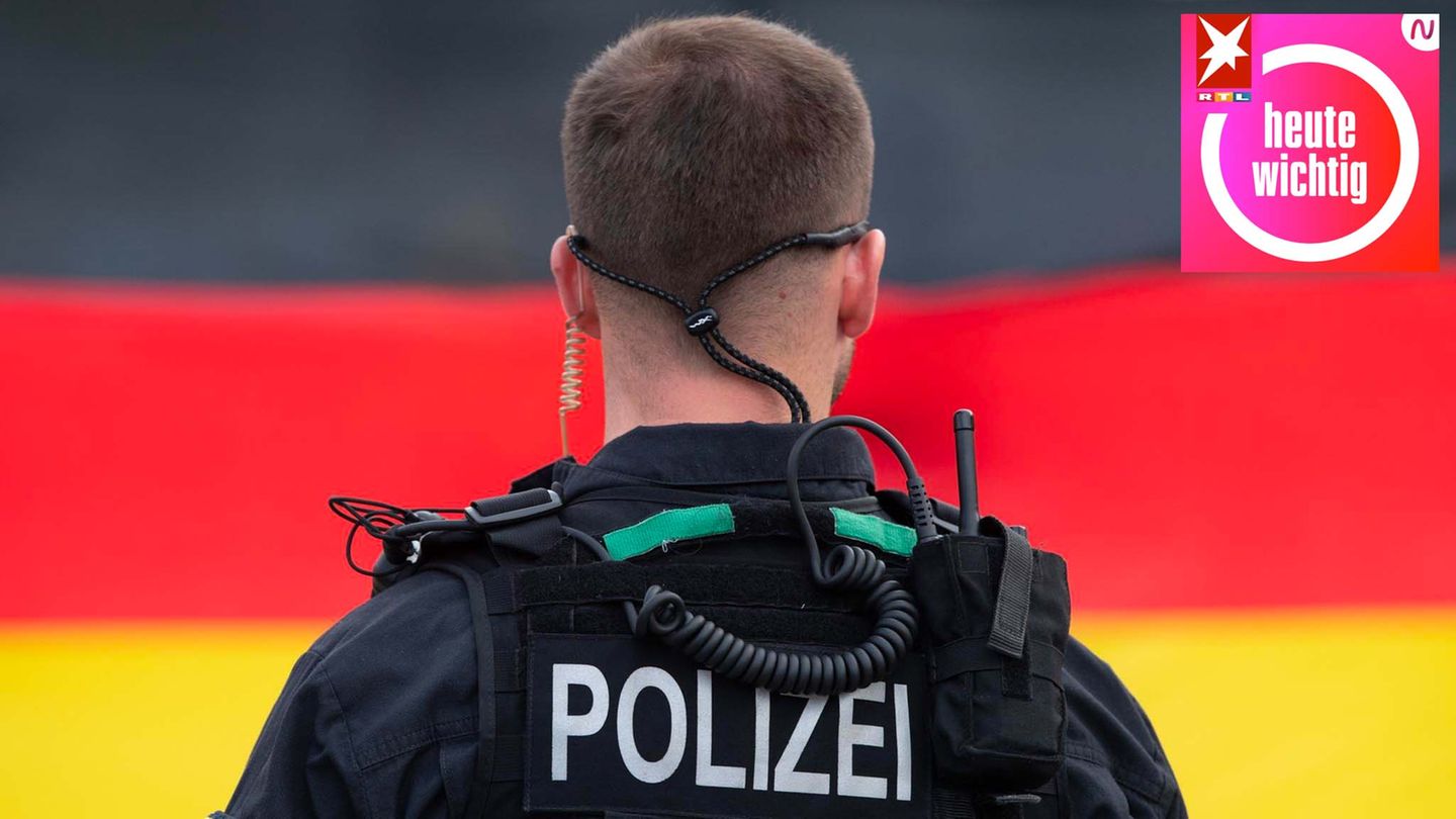 Polizist bei Pegida-Demonstration
