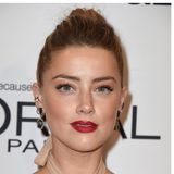 Elon Musk in einem Anzug links und die Schauspielerin Amber Heard bei einer anderen Veranstaltung in einem schicken Kleid