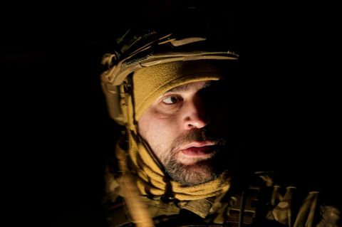 Ukraine-Krieg: Ein ukrainischer Soldat in einem unterirdischen Bunker