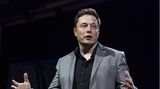 Im Jahr 2016 kauft Tesla die finanziell angeschlagene US-Solarfirma Solarcity zum Kaufpreis von 2,6 Milliarden Dollar auf, die Solarstromanlagen installiert. Aktionäre verklagen Elon Musk, da der Deal angeblich voller Interessenkonflikte war und nie die Gewinne lieferte, die er versprochen hatte.