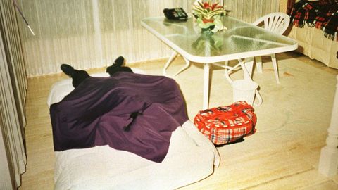 Violettes Tuch, Nike-Turnschuhe, Reisetasche: Die 39 Mitglieder der Sekte "Heaven's Gate" haben ihren Suizid 1997 sorgfältig geplant