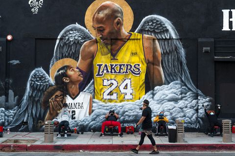 Streetart an Hauswand in Gedenken an Kobe und Gianna Bryant