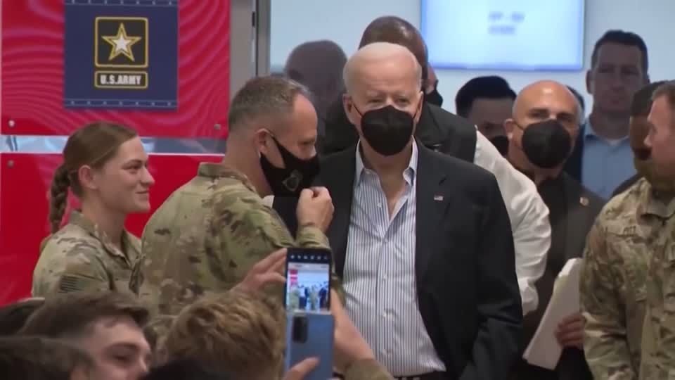 Video: Joe Biden auf Truppenbesuch in Polen Video: Joe Biden auf Truppenbesuch in Polen