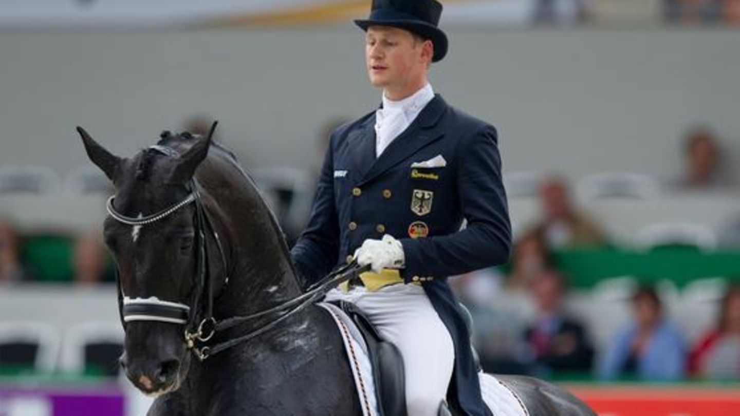 Totilas mit dem deutschen Dressurreiter Matthias Alexander Rath im Jahr 2011