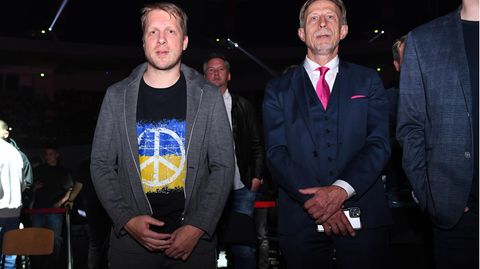 Oliver Pocher neben Christoph Daum beim Box-Kampf von Felix Sturm