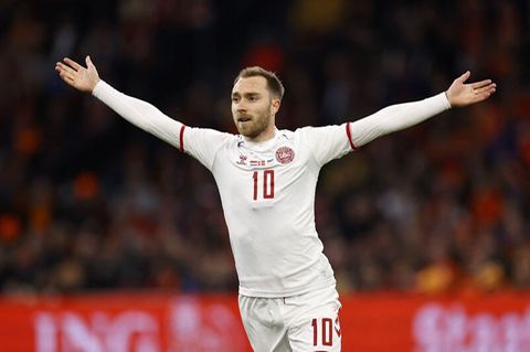 Christian Eriksen feiert sein Tor in der Johann-Cruyff-Arena in Amsterdam