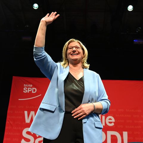 Anke Rehlinger jubelt über ihren klaren Wahlsieg im Saarland