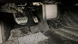 Die Pedalerie im Nissan Ariya - inklusive Lampion-Kasten