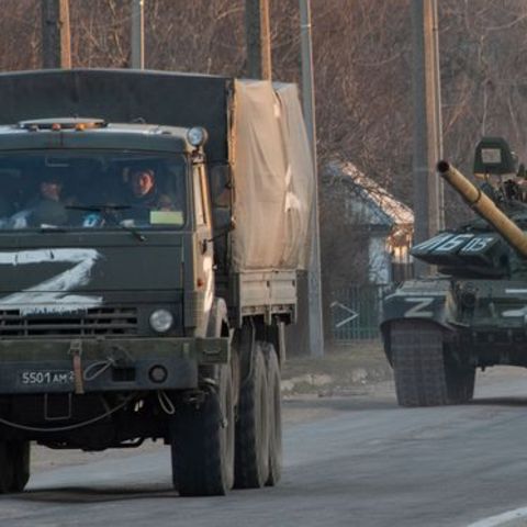 Russische Militärfahrzeuge mit einer "Z"-Aufschrift in der Ukraine