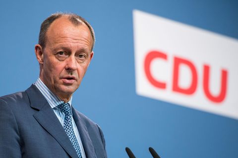 CDU-Chef Friedrich Merz mit Partei-Logo