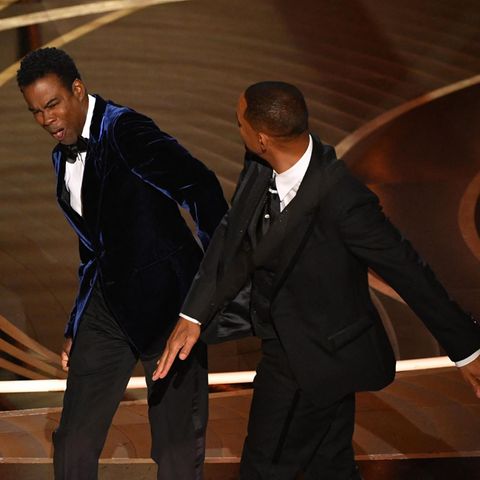Will Smith versetzt Chris Rock eine heftige Ohrfeige
